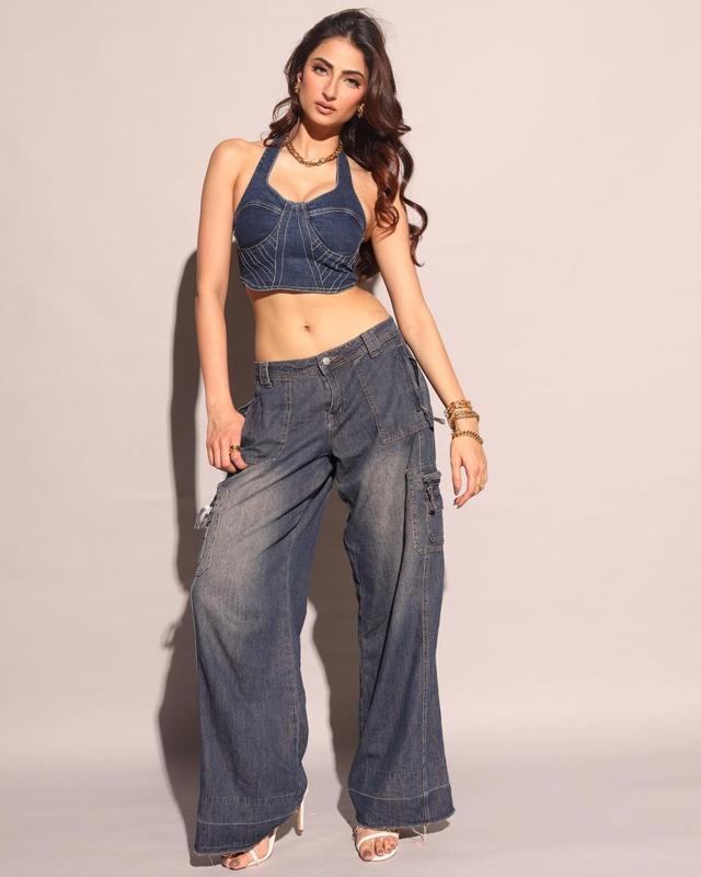 Palak Tiwari in a denim corset and cargo pants (Photo: Instagram) Palak Tiwari in a denim corset and cargo pants (Photo: Instagram)