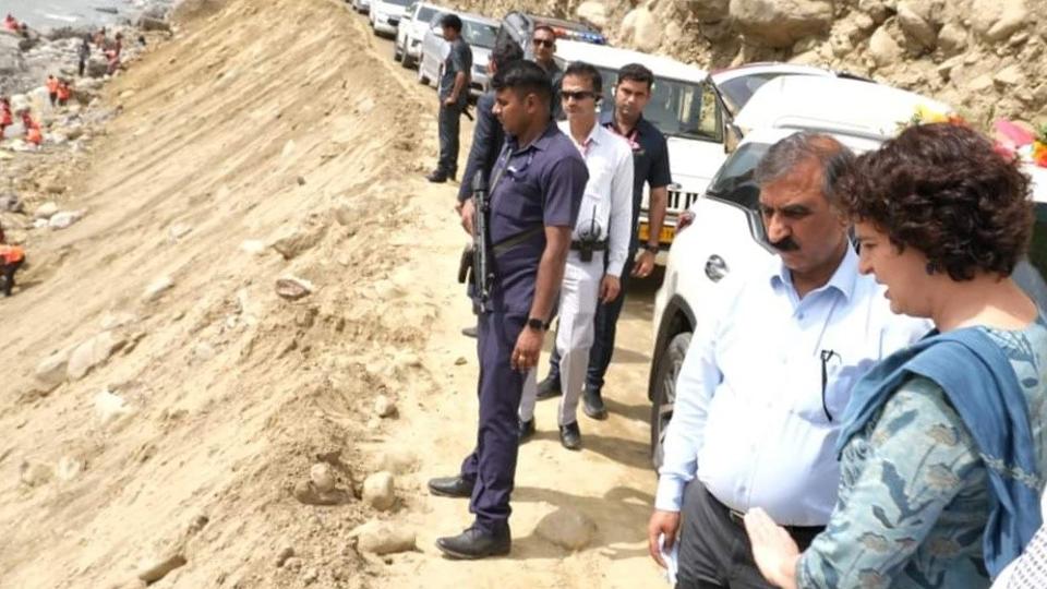 Congress leader Priyanka Gandhi Vadra reviewing the damage to a stretch of road near Kullu on Tuesday. (Aqil Khan/HT)
