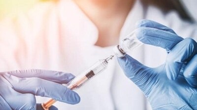 The study concludes that Covid vaccines Covishield and Covaxin do not pose as a risk factor for a heart attack and in fact have a protective effect on heart.
(Getty Images/iStockphoto) The study concludes that Covid vaccines Covishield and Covaxin do not pose as a risk factor for a heart attack and in fact have a protective effect on heart.
(Getty Images/iStockphoto)