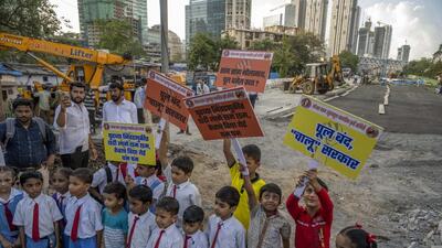 Mumbai, India - Sept. 13, 2023: Local residents protest against BMC at Lower Parel due to delay in opening of the Delisle bridge in Mumbai, India, on Wednesday, September 13, 2023. (Photo by Satish Bate/ Hindustan Times) (Hindustan Times)