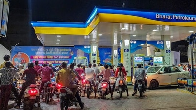 People throng a petrol pump ahead of pump operators' protests across Rajasthan, in Ajmer. (PTI)