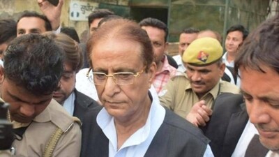 Income tax raid on Samajwadi Party leader Azam Khan at 30 locations in UP and Madhya Pradesh. Income tax raid on Samajwadi Party leader Azam Khan at 30 locations in UP and Madhya Pradesh.
