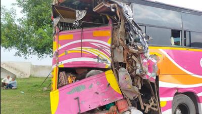The speeding truck hit the stationary bus, in Bharatpur district (HT Photo) The speeding truck hit the stationary bus, in Bharatpur district (HT Photo)