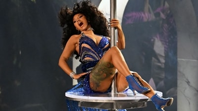 US rapper Cardi B performs onstage during the MTV Video Music Awards. She looks ravishing in a mini embellished dress, wild locks, a choker, a shimmering bracelet, and high heels. (AFP) US rapper Cardi B performs onstage during the MTV Video Music Awards. She looks ravishing in a mini embellished dress, wild locks, a choker, a shimmering bracelet, and high heels. (AFP)
