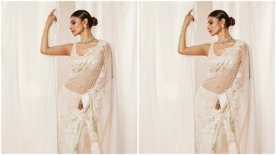 Mouni played muse to fashion designer Rohit Bal and picked a chiffon saree from the shelves of the designer. (Instagram/@imouniroy) Mouni played muse to fashion designer Rohit Bal and picked a chiffon saree from the shelves of the designer. (Instagram/@imouniroy)