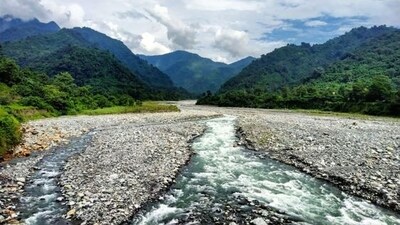 Roing, Arunachal Pradesh: Tucked away in the heart of Arunachal Pradesh, Roing beckons with its lush green valleys, snow-clad peaks, dramatic gorges, serene lakes, and intriguing archaeological sites. The warm hospitality of the locals provides a chance to engage in enlightening cultural conversations. (Pinterest) Roing, Arunachal Pradesh: Tucked away in the heart of Arunachal Pradesh, Roing beckons with its lush green valleys, snow-clad peaks, dramatic gorges, serene lakes, and intriguing archaeological sites. The warm hospitality of the locals provides a chance to engage in enlightening cultural conversations. (Pinterest)