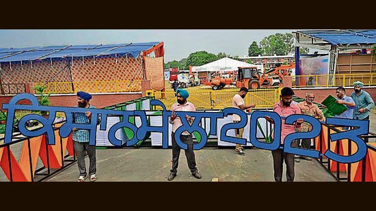 Preparations for the kisan mela underway at Punjab Agricultural University in Ludhiana on Wednesday, (Gurpreet Singh/ht)
