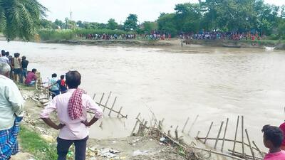 At the accident site on Bagmati river. (HT photo) At the accident site on Bagmati river. (HT photo)