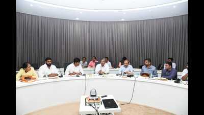 Chandrakant Patil took a meeting for Shivajinagar and Kothrud constituencies on Thursday (HT PHOTO) Chandrakant Patil took a meeting for Shivajinagar and Kothrud constituencies on Thursday (HT PHOTO)