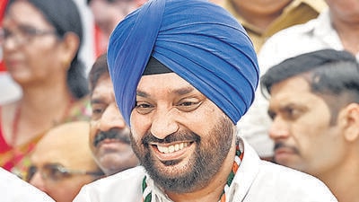 Delhi Congress chief Arvinder Singh Lovely at the party office on Thursday. (Sanjeev Verma/HT) Delhi Congress chief Arvinder Singh Lovely at the party office on Thursday. (Sanjeev Verma/HT)