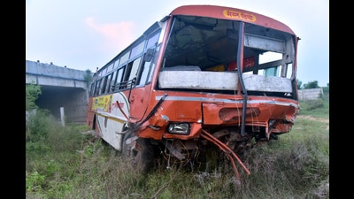 Police said the incident took place at Delhi-Meerut-Expressway (DME) and the bus had 42 passengers on board. (Sakib Ali/HT Photo) Police said the incident took place at Delhi-Meerut-Expressway (DME) and the bus had 42 passengers on board. (Sakib Ali/HT Photo)