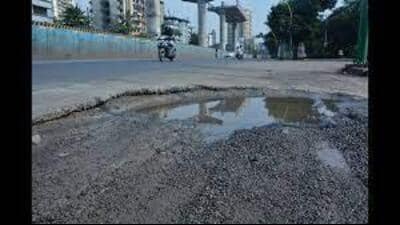 Punjab Human Rights Commission has directed the Ludhiana municipal corporation to investigate the delay in road repairs. (ht file photo)