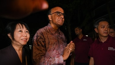 Tharman Shanmugaratnam (C) meets his supporters. (AFP) Tharman Shanmugaratnam (C) meets his supporters. (AFP)