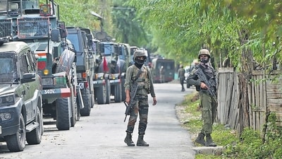 Security personnel at the site of encounter in Anantang on Thursday. (Waseem Andrabi/HT Photo) Security personnel at the site of encounter in Anantang on Thursday. (Waseem Andrabi/HT Photo)