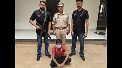 The accused, Paramjit Singh, in custody of Mohali police. (HT Photo) The accused, Paramjit Singh, in custody of Mohali police. (HT Photo)