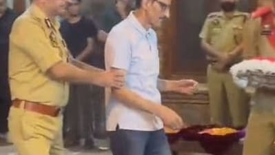 DSP Humayun Bhat's father Ghulam Hasaan Bhat, an ex-cop, laying a wreath on the mortal remains of his son.