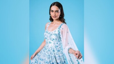 With the help of hairstylist Suhas Mohite, Manushi styled her lush locks into soft curls and left them open at the centre parting, perfectly completing her elegant look. (Instagram/@manushi_chhillar) With the help of hairstylist Suhas Mohite, Manushi styled her lush locks into soft curls and left them open at the centre parting, perfectly completing her elegant look. (Instagram/@manushi_chhillar)