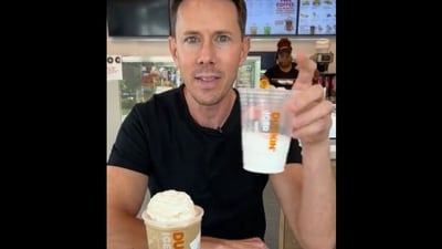 Pouring sugar in nearly half a glass, the man in the video says that the drink contains 180 grams of sugar, which is equal to 46 teaspoons of sugar (@davidbelle_/X) Pouring sugar in nearly half a glass, the man in the video says that the drink contains 180 grams of sugar, which is equal to 46 teaspoons of sugar (@davidbelle_/X)