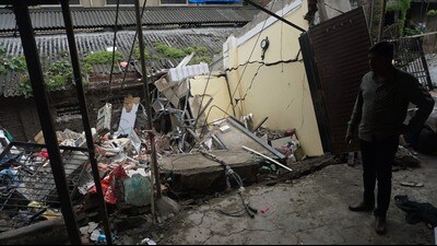 A 40 year old woman and an eight month old girl were killed and five others injured after a building partially collapsed at Gauri Pada in Bhiwandi,in Thane, in Mumbai, India, on,Sunday, September, 03, 2023. (Praful Gangurde / HT Photo) A 40 year old woman and an eight month old girl were killed and five others injured after a building partially collapsed at Gauri Pada in Bhiwandi,in Thane, in Mumbai, India, on,Sunday, September, 03, 2023. (Praful Gangurde / HT Photo)