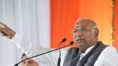 CWC’s first meeting to be held in poll-bound Telangana on September 16-17. (PTI) (HT_PRINT) CWC’s first meeting to be held in poll-bound Telangana on September 16-17. (PTI) (HT_PRINT)