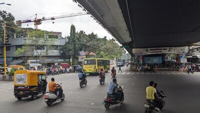 For a long time, the area around Seven Loves Chowk has been riddled with constant traffic snarls, coupled with errant driving. (SHANKAR NARAYAN/ HT PHOTO) For a long time, the area around Seven Loves Chowk has been riddled with constant traffic snarls, coupled with errant driving. (SHANKAR NARAYAN/ HT PHOTO)