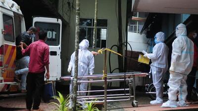 Health workers shift people who have been in contact with a person infected with the Nipah virus to an isolation centre at a government hospital in Kozhikode, Kerala. (AFP Photo) Health workers shift people who have been in contact with a person infected with the Nipah virus to an isolation centre at a government hospital in Kozhikode, Kerala. (AFP Photo)