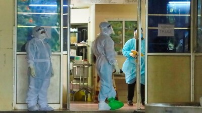 Kozhikode: Health workers wait to admit patients at a Nipah isolation ward at the Medical College, in Kozhikode, (PTI) Kozhikode: Health workers wait to admit patients at a Nipah isolation ward at the Medical College, in Kozhikode, (PTI)