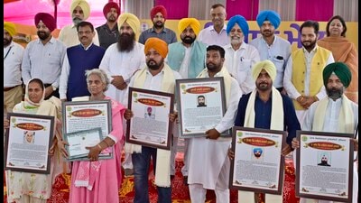 Six progressive farmers were honoured at Kisan Mela in Ludhiana. (HT FILE) Six progressive farmers were honoured at Kisan Mela in Ludhiana. (HT FILE)
