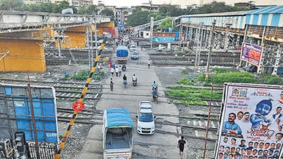 Thane, India - September,13, 2023: Diva Railway crossing ,in Thane, in Mumbai, India, on, Wednesday, September, 13, 2023. ( Praful Gangurde / HT Photo ) Thane, India - September,13, 2023: Diva Railway crossing ,in Thane, in Mumbai, India, on, Wednesday, September, 13, 2023. ( Praful Gangurde / HT Photo )