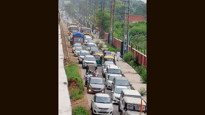 Traffic Jam at Ferozepur road due to CM visit in Kisan Mela in Ludhiana. (Manish/HT) Traffic Jam at Ferozepur road due to CM visit in Kisan Mela in Ludhiana. (Manish/HT)