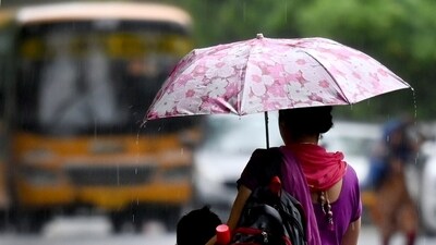 The weather department classifies rainfall between ‘trace’ and 2.4 mm as ‘very light rainfall’, as ‘light rainfall’ when it is between 2.5 mm and 15.5 mm, as ‘moderate’ rainfall when it is between 15.6 mm and 64.4 mm and as ‘heavy’ when it is over 64.5 mm in a single day. (Sunil Ghosh/ Hindustan Times) The weather department classifies rainfall between ‘trace’ and 2.4 mm as ‘very light rainfall’, as ‘light rainfall’ when it is between 2.5 mm and 15.5 mm, as ‘moderate’ rainfall when it is between 15.6 mm and 64.4 mm and as ‘heavy’ when it is over 64.5 mm in a single day. (Sunil Ghosh/ Hindustan Times)