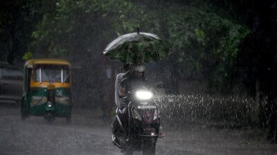 "Delhi-NCR is most likely to experience gusty wind of speed 50-70 kmph and moderate rain with few occasional intense spells due to approaching clouds from NorthWest Uttar Pradesh till around 09:30 on Friday. Thereafter, gusty wind and rain spell will decrease gradually," said IMD. (Sunil Ghosh/ Hindustan Times) "Delhi-NCR is most likely to experience gusty wind of speed 50-70 kmph and moderate rain with few occasional intense spells due to approaching clouds from NorthWest Uttar Pradesh till around 09:30 on Friday. Thereafter, gusty wind and rain spell will decrease gradually," said IMD. (Sunil Ghosh/ Hindustan Times)