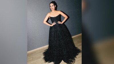 Manushi's stunning gown was sourced from luxury clothing brand Gretelz Milano, while her styling was expertly done by celebrity fashion stylist Sheefa J Gilani. (Instagram/@manushi_chhillar) Manushi's stunning gown was sourced from luxury clothing brand Gretelz Milano, while her styling was expertly done by celebrity fashion stylist Sheefa J Gilani. (Instagram/@manushi_chhillar)