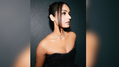 Manushi styled her lush locks into a neat bun and left a few strands of her hair loose in the front, framing her face beautifully. (Instagram/@manushi_chhillar) Manushi styled her lush locks into a neat bun and left a few strands of her hair loose in the front, framing her face beautifully. (Instagram/@manushi_chhillar)
