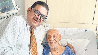 104-year-old Saudi national undergoes double knee replacement surgery in city 104-year-old Saudi national undergoes double knee replacement surgery in city