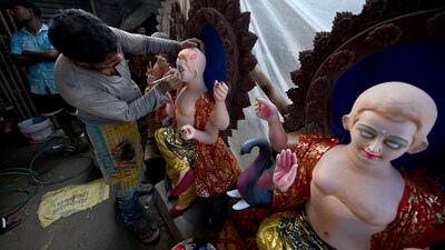 Vishwakarma Puja is also linked with the tradition of flying kites, symbolizing the beginning of the festive season that extends until Diwali. (HT Photo/Sunil Ghosh) Vishwakarma Puja is also linked with the tradition of flying kites, symbolizing the beginning of the festive season that extends until Diwali. (HT Photo/Sunil Ghosh)