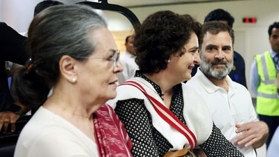 Congress party leaders Sonia Gandhi, Priyanka Gandhi Vadra and Rahul Gandhi in Hyderabad on Saturday. (ANI) Congress party leaders Sonia Gandhi, Priyanka Gandhi Vadra and Rahul Gandhi in Hyderabad on Saturday. (ANI)