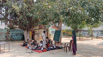 Though the state government has introduced various schemes to improve students’ enrolment by assuring them quality education, nutritious food and better facilities, students of Government Primary School at Badopal village, nearly 14 km from Fatehabad district, are forced to study under trees for the last seven years. (HT Photo)