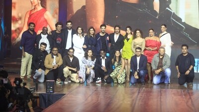 Talking about SRK, Deepika also said, “When Shah Rukh and I are working together, we are not just co-stars, it’s not formal, there is just a lot of love and that’s what always comes through in our work." Talking about SRK, Deepika also said, “When Shah Rukh and I are working together, we are not just co-stars, it’s not formal, there is just a lot of love and that’s what always comes through in our work."