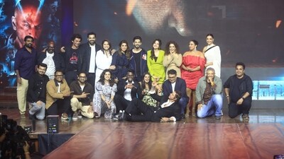 Jawan also stars Sanya Malhotra, Ridhi Dogra, Priyamani, Sanjeeta Bhattacharya, Girija Oak, Lehar Khan, Aaliyah Qureishi, Sunil Grover and Ashlesha Thakur. The film released on September 7. Jawan also stars Sanya Malhotra, Ridhi Dogra, Priyamani, Sanjeeta Bhattacharya, Girija Oak, Lehar Khan, Aaliyah Qureishi, Sunil Grover and Ashlesha Thakur. The film released on September 7. 