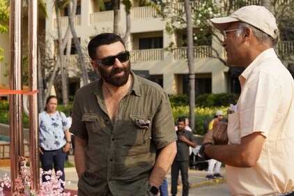 Sunny Deol and Sooraj Barjatya on sets of Dono. Sunny Deol and Sooraj Barjatya on sets of Dono.