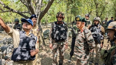 Operation to nab the terrorists responsible for the killing of 4 security personnel going on in Anantnag. Operation to nab the terrorists responsible for the killing of 4 security personnel going on in Anantnag.
