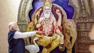 PM Modi paid floral tribute to Lord Vishwakarma before the launch of the 'PM Vishwakarma.' (PMO ) PM Modi paid floral tribute to Lord Vishwakarma before the launch of the 'PM Vishwakarma.' (PMO )