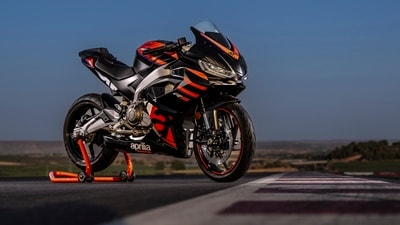 The Aprilia RS 457 packs 47 bhp from its 457 cc parallel-twin, liquid-cooled, DOHC, 4-valve motor with a 270-degree firing order The Aprilia RS 457 packs 47 bhp from its 457 cc parallel-twin, liquid-cooled, DOHC, 4-valve motor with a 270-degree firing order