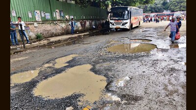 Potholes at Swargate Bus Stand. (Rahul Raut/HT PHOTO) Potholes at Swargate Bus Stand. (Rahul Raut/HT PHOTO)
