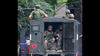 Security personnel on their way to the encounter site in Garol, Kokernag, in Anantnag district on Sunday. (Waseem Andrabi /HT) Security personnel on their way to the encounter site in Garol, Kokernag, in Anantnag district on Sunday. (Waseem Andrabi /HT)