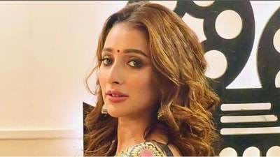 Politician, actor Sayantika Banerjee returned to Kolkata after harassment in Bangladesh. Politician, actor Sayantika Banerjee returned to Kolkata after harassment in Bangladesh.