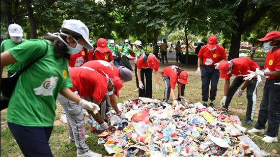 Resident participating in Chandigarh MC’s trash hunt aimed to promote the Swachhata Mission. (HT Phoro)