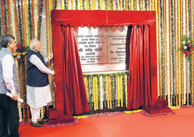 Prime Minister Narendra Modi inaugurates the extension of the Delhi Airport Metro Express line from Dwarka Sector 21 to the Yashobhoomi Dwarka Sector 25 Metro station in New Delhi on Sunday. (HT Photo) Prime Minister Narendra Modi inaugurates the extension of the Delhi Airport Metro Express line from Dwarka Sector 21 to the Yashobhoomi Dwarka Sector 25 Metro station in New Delhi on Sunday. (HT Photo)