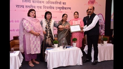 (From left to right) Anamika Singh, secretary, ICDS, UP ministers Pratibha Shukla and Baby Rani Maurya, ICDS director Sarneet Kaur Broca and WASH officer, Unicef, Kumar Bikram at a workshop held in Lucknow on September 18. (Sourced) (From left to right) Anamika Singh, secretary, ICDS, UP ministers Pratibha Shukla and Baby Rani Maurya, ICDS director Sarneet Kaur Broca and WASH officer, Unicef, Kumar Bikram at a workshop held in Lucknow on September 18. (Sourced)